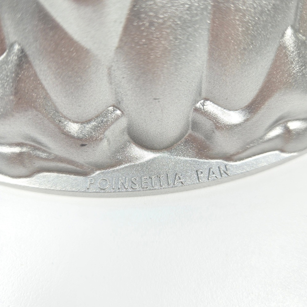 Nordic Ware Poinsettia Bundt Baking 10" Pan Mold Nonstick Made in USA Christmas - Picture 5 of 10